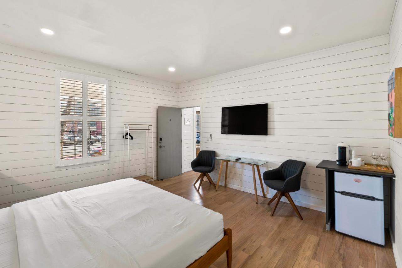 Boutique Room Steps From Downtown Mall Rose Jean Room 1 Шарлотсвил Екстериор снимка