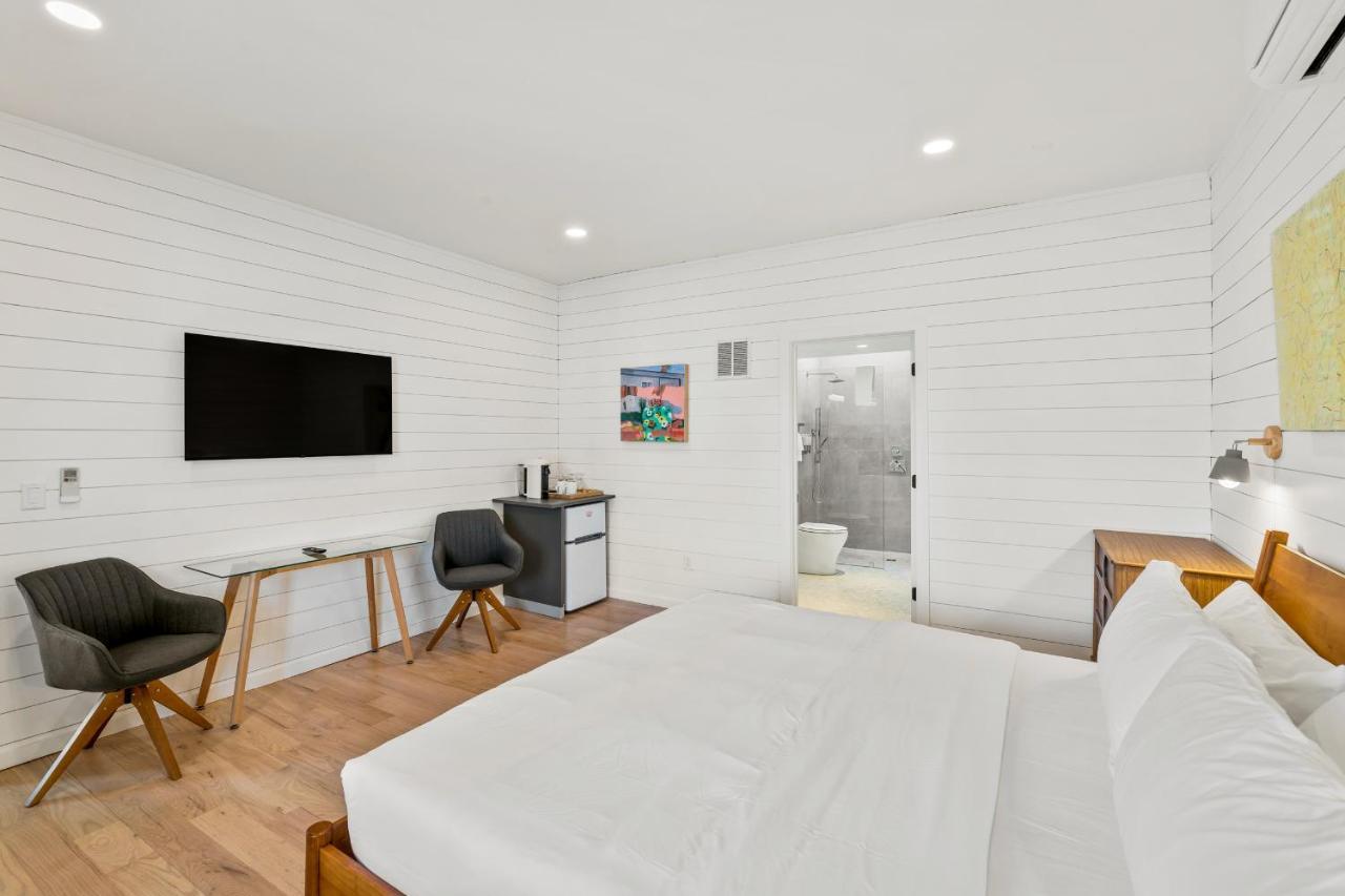 Boutique Room Steps From Downtown Mall Rose Jean Room 1 Шарлотсвил Екстериор снимка