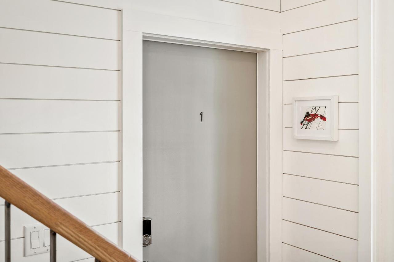 Boutique Room Steps From Downtown Mall Rose Jean Room 1 Шарлотсвил Екстериор снимка